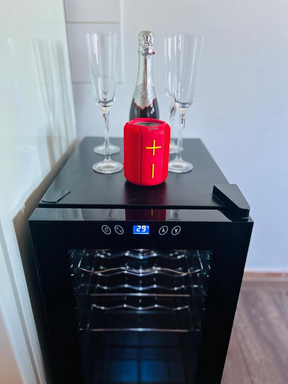 Fly By Suite - Zagreb Airport - 0-24H Self Check In&Out - Parking On Site Velika Gorica Exteriör bild