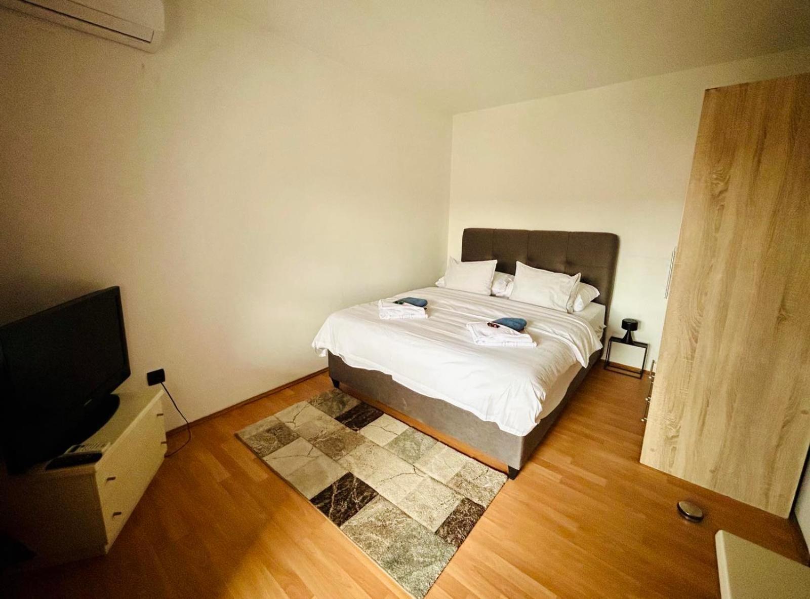 Fly By Suite - Zagreb Airport - 0-24H Self Check In&Out - Parking On Site Velika Gorica Exteriör bild