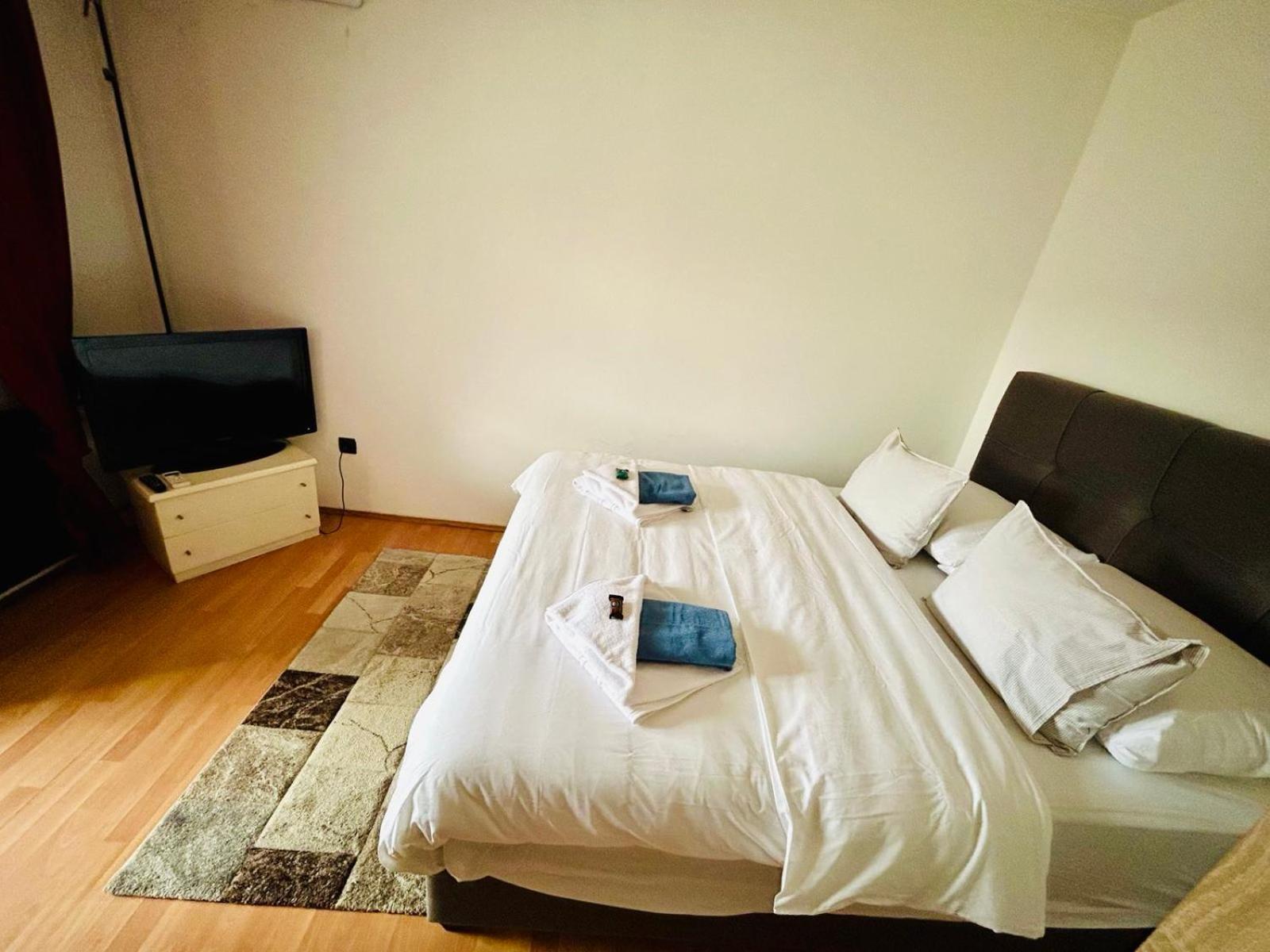 Fly By Suite - Zagreb Airport - 0-24H Self Check In&Out - Parking On Site Velika Gorica Exteriör bild