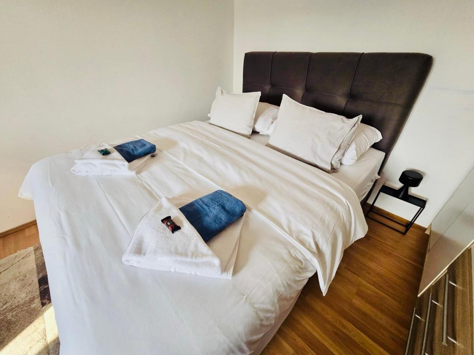 Fly By Suite - Zagreb Airport - 0-24H Self Check In&Out - Parking On Site Velika Gorica Exteriör bild