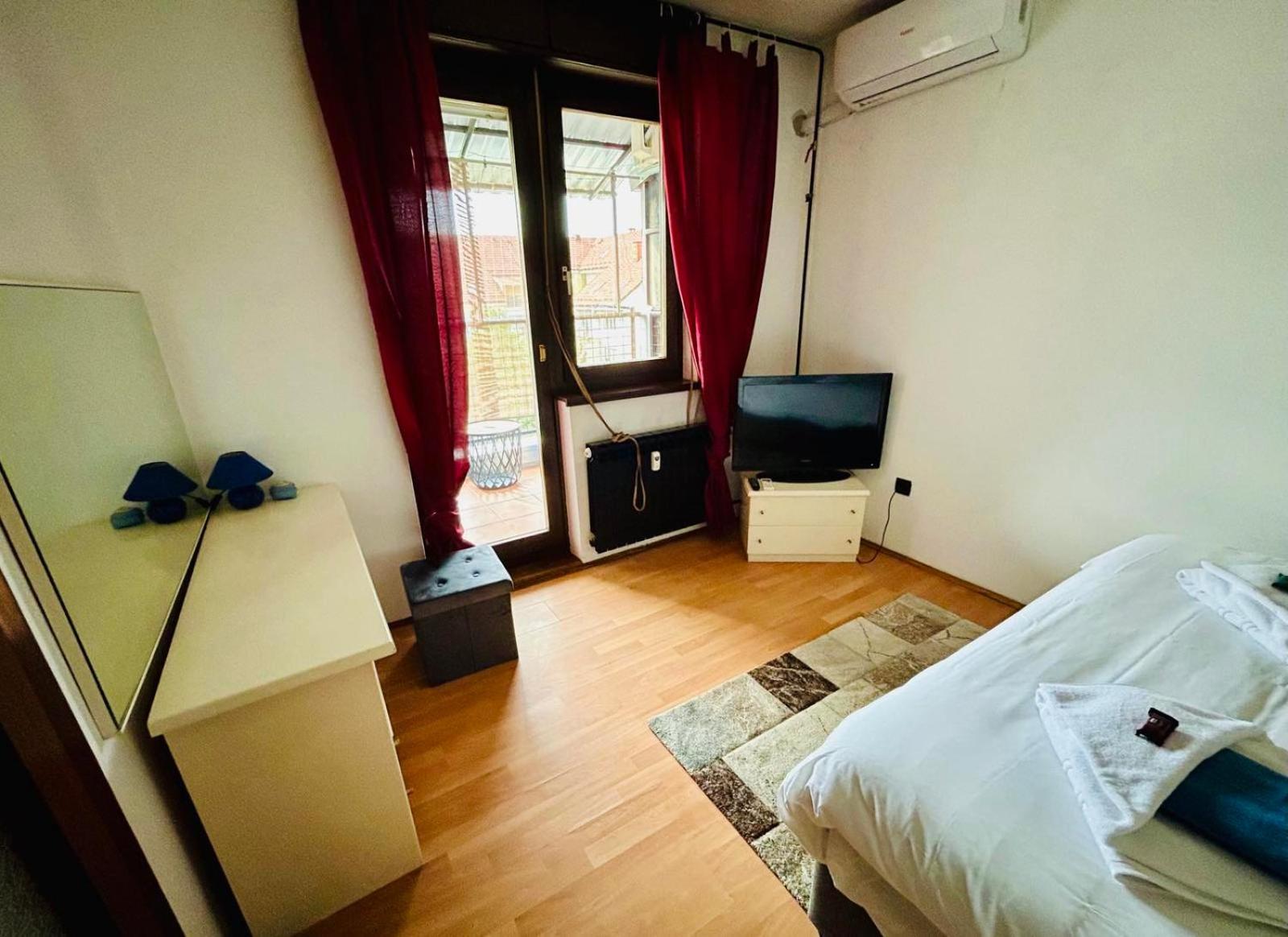Fly By Suite - Zagreb Airport - 0-24H Self Check In&Out - Parking On Site Velika Gorica Exteriör bild